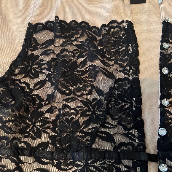 Beautifully delicate and feminine cardigan sweater - Picture 3 of 5